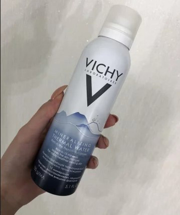 4 способи зробити шкіру обличчя матовою без косметики