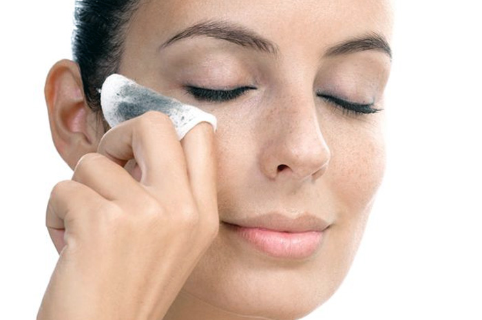 6 порад допоможуть зберегти пружність шкіри навколо очей, якщо постійно жмуритися
