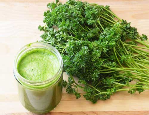 9 доступних рослин допоможуть після укусів комарів