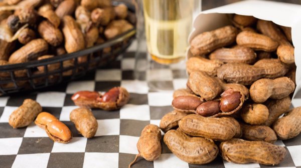 Арахіс: користь і шкода для організму жінок і чоловіків, корисні властивості та протипоказання