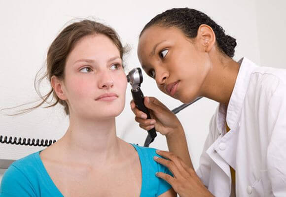 Бульозний або вірусний отит про що говорить такий діагноз і як його уникнути Бульозний або вірусний отит про що говорить такий діагноз і як його уникнути