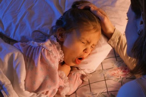 Чим лікувати кашель без температури у дитини ефективно