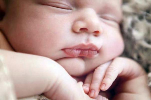 Чому дитина хрюкає носом і як позбутися від цього симптому