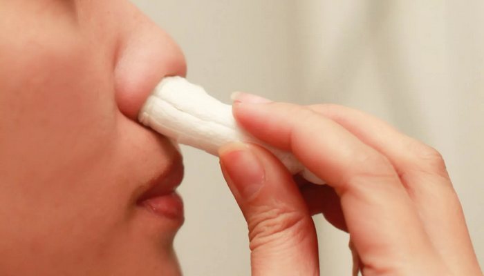 Чому лікарі рекомендують застосовувати турунди в ніс для лікування гаймориту