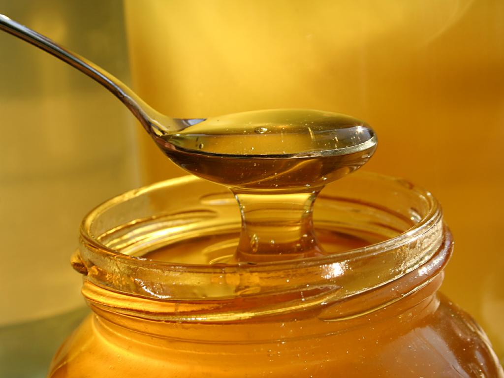 Чому мед білий в чому користь білого меду з чого мед білого кольору