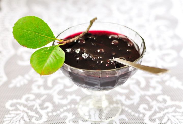 Чорноплідна горобина застосування корисні властивості, протипоказання,користь і шкода для здоров’я людини,сік