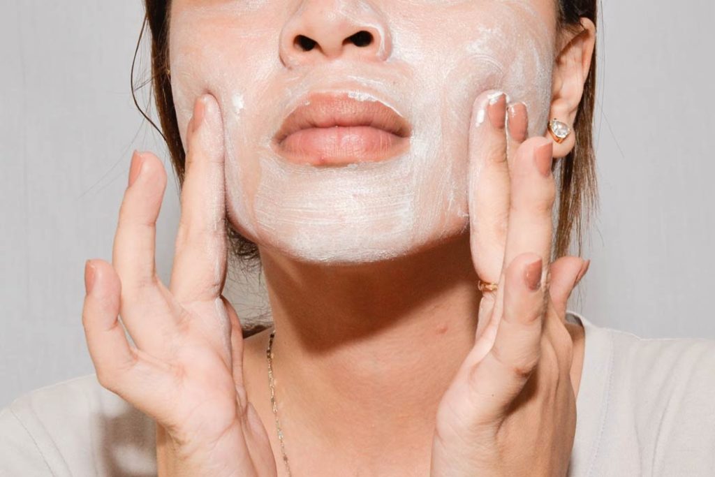 Догляд за особою в домашніх умовах