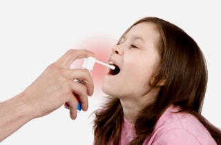 Ефективні спреї і аерозолі при болю в горлі