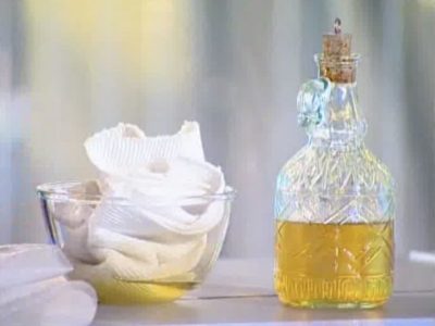 Камфорне масло у вухо: застосування при отиті, компреси при лікуванні