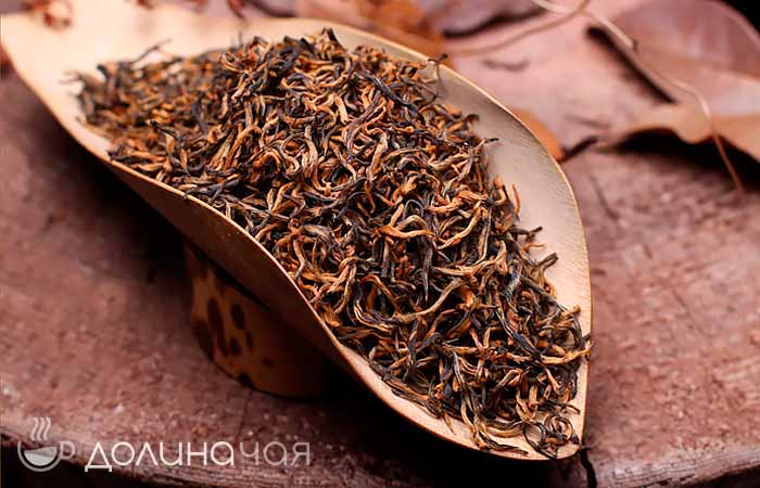 Китайський червоний чай з нотками квіткових композицій