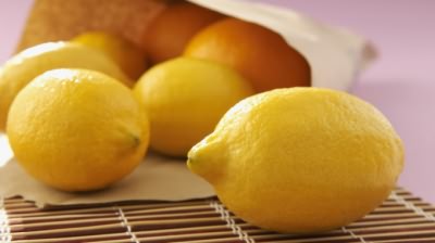 Мед при болю в горлі – можна їм лікуватися, і як його застосовувати при терапії?