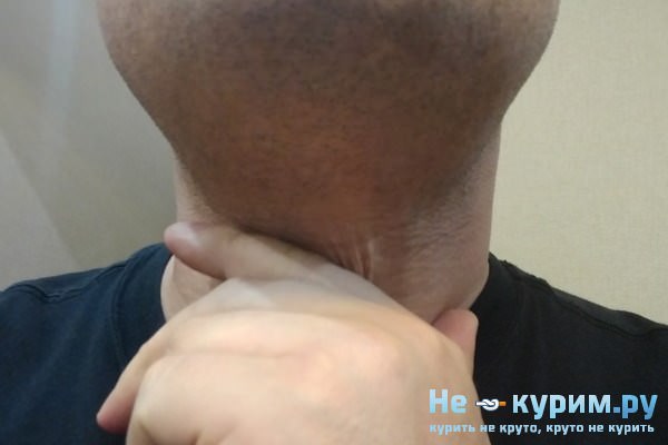Чи можна палити коли болить горло