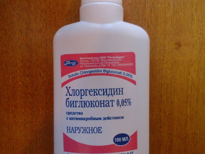Чи можна закапувати хлоргексидин у вухо