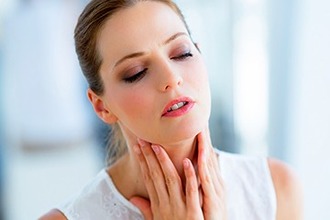 Чим лікувати біль у горлі при ковтанні з одного боку без температури