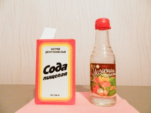 Чим почистити духовку від застарілого жиру народними засобами