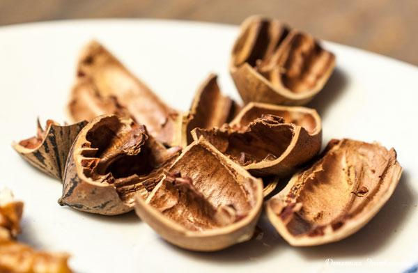 Народні рецепти від щитовидки з медом і волоським горіхом. Ліки із зелених волоських горіхів для поліпшення зору, лікування щитовидки, ангіни і загального оздоровлення організму. Народні рецепти від щитовидки з медом і волоським горіхом. Ліки із зелених волоських горіхів для поліпшення зору, лікування щитовидки, ангіни і загального оздоровлення організму.