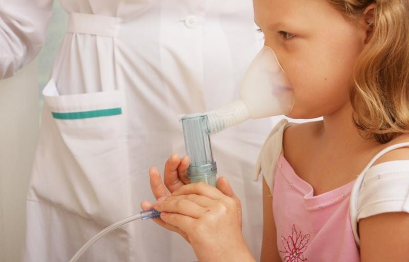 Інгаляції з фізіологічним розчином при кашлі у дітей: допоможуть при сухому і вологому кашлі