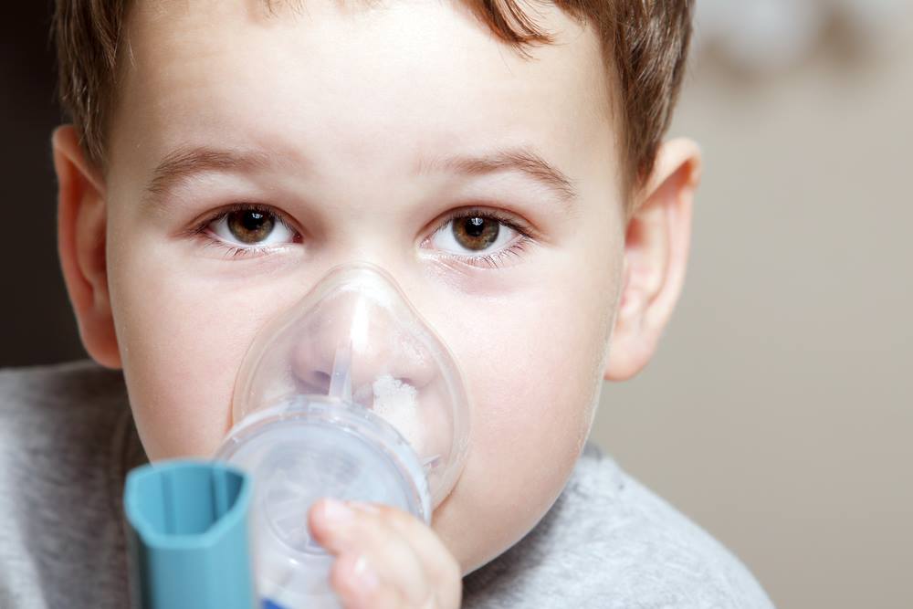 Інгаляції з фізіологічним розчином при кашлі у дітей: допоможуть при сухому і вологому кашлі