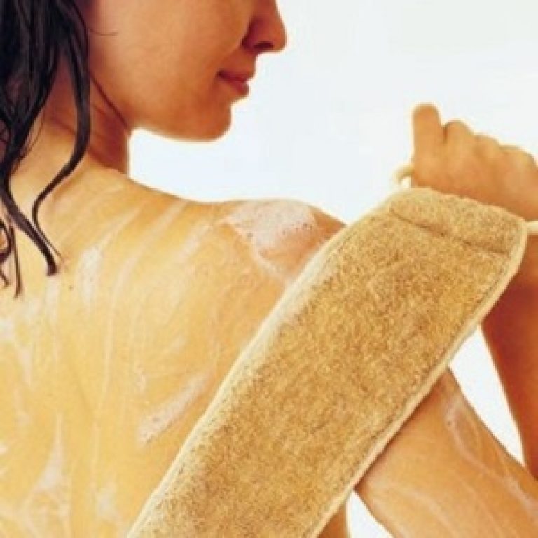 Що робити, якщо влітку постійно з’являються прищики на спині