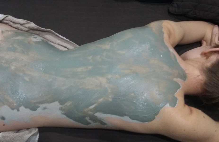 Що робити, якщо влітку постійно з’являються прищики на спині