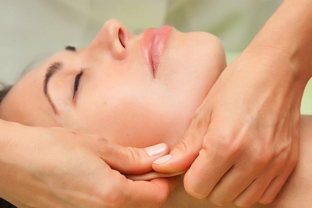 Як правильно робити щипковий масаж з користю для шкіри