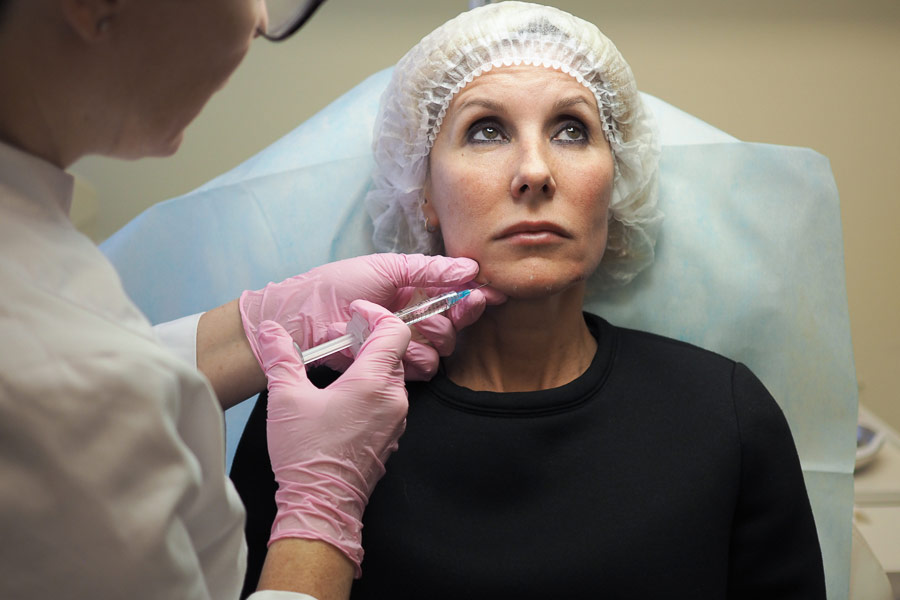 Які процедури необхідні для обличчя у 60+