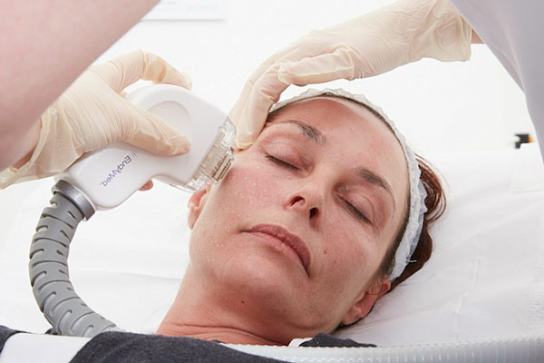 Які процедури необхідні для обличчя у 60+