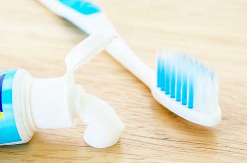 Як швидко і ефективно прибрати герпес на губах за допомогою домашніх засобів?