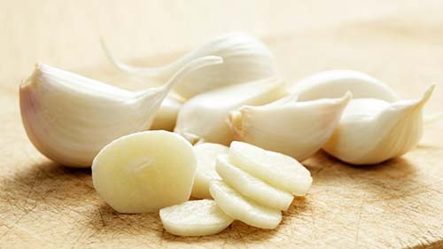 Як швидко і ефективно прибрати герпес на губах за допомогою домашніх засобів?