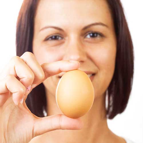 Яйце від прищів: правильне застосування і препарати на його основі